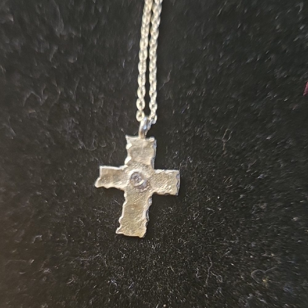 Elegant 925 Sterling Silver Cross Pendant Necklace - 18 Inches